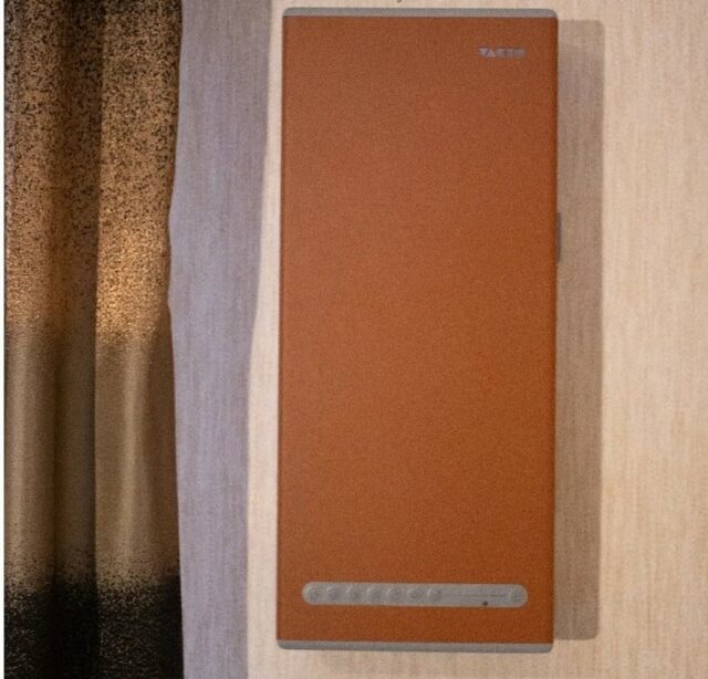 Бытовая приточно-вытяжная вентиляционная установка Vakio WINDOW SMART Уютная корица — изображение 5